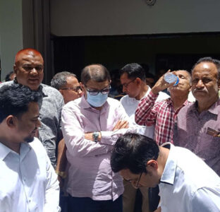 তালা স্বাস্থ্য কমপ্লেক্স পরিদর্শনে স্বাস্থ্যমন্ত্রী, অনুপস্থিত চিকিৎসকের বিরুদ্ধে ব্যবস্থা গ্রহণের নির্দেশ